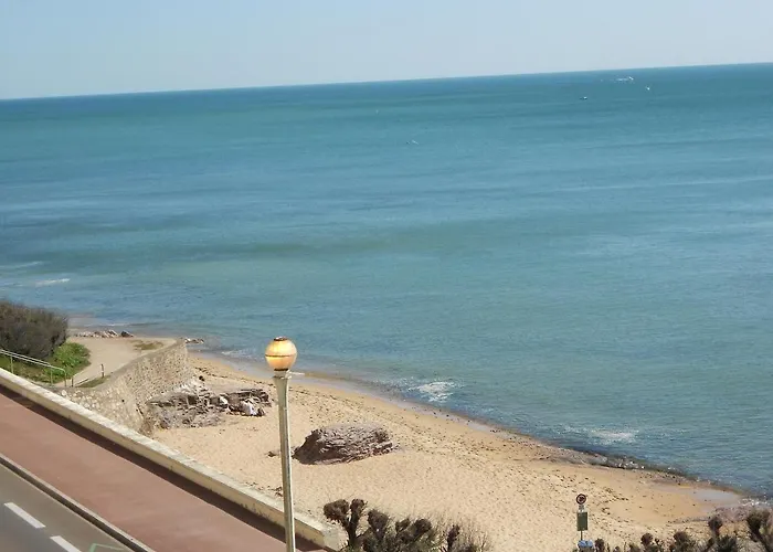 Lumineux Avec Balcon Et Parking Proche - Fr-1-92-608 * Les Sables-dʼOlonne