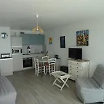 아파트 Lumineux Avec Balcon Et Parking Proche - Fr-1-92-608 *