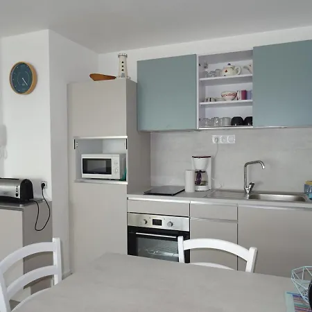 Lumineux Avec Balcon Et Parking Proche - Fr-1-92-608 * Les Sables-dʼOlonne