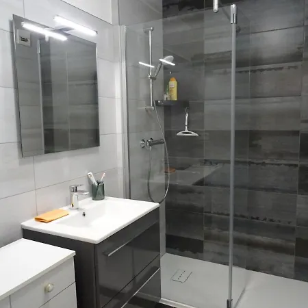 Lumineux Avec Balcon Et Parking Proche - Fr-1-92-608 * Les Sables-dʼOlonne