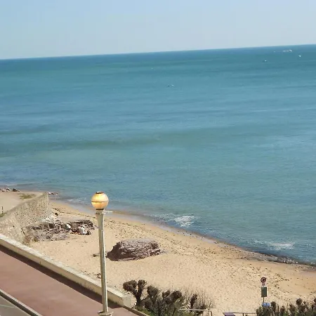 Lumineux Avec Balcon Et Parking Proche - Fr-1-92-608 * Les Sables-dʼOlonne