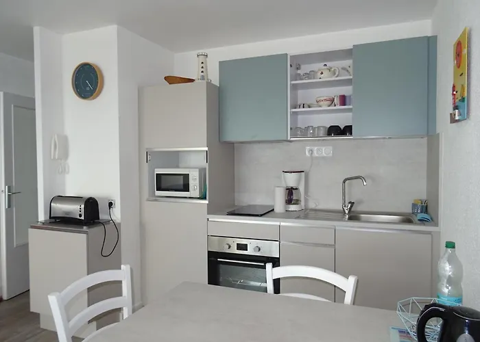 Lumineux Avec Balcon Et Parking Proche - Fr-1-92-608 * Les Sables-dʼOlonne